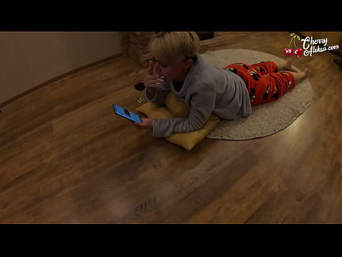 ❤️ Blondă nebună care suge o sculă uriașă și sare pe ea - Sex anal ❌  at ro.pornhills-com.ru ❌