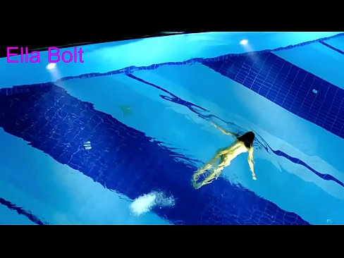 ❤️ Nu mă pot opri din privit, tânără blondă surprinsă înotând goală în piscina stațiunii ELLA BOLT ❌ at ro.pornhills-com.ru ❌
